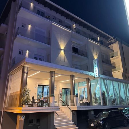 Hotel Vienna Rivazzurra Rímini Exterior foto