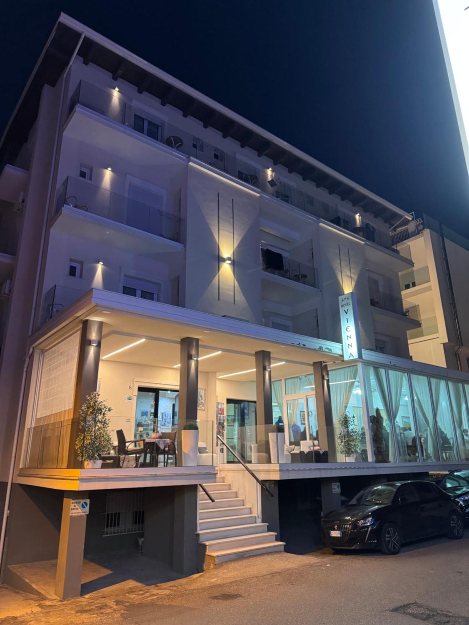 Hotel Vienna Rivazzurra Rímini Exterior foto